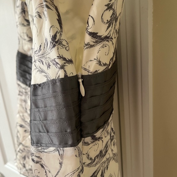 White House Black Market Double V-Neck Top - Picture 4 of 5